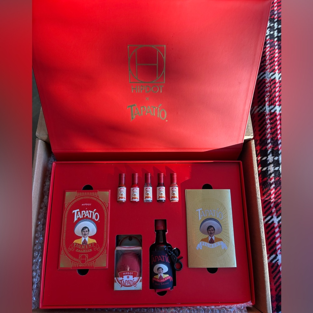 HipDot x Tapatío Makeup Set - Red